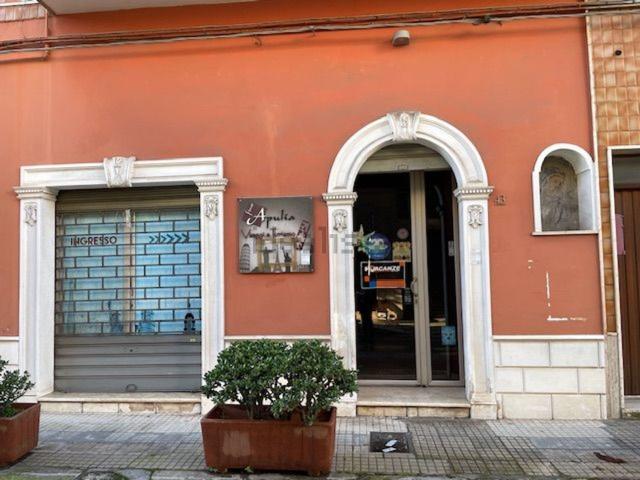 Locale in vendita di 160 m² in Via San Donato, 43