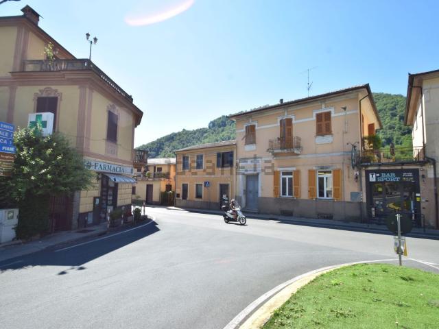 Locale in vendita di 160 m² in Via Statale Monleone