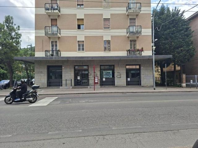 Locale in vendita di 160 m² in Via Porrettana, 31
