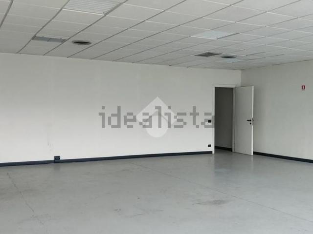 Locale in vendita di 160 m² in Via Paverano