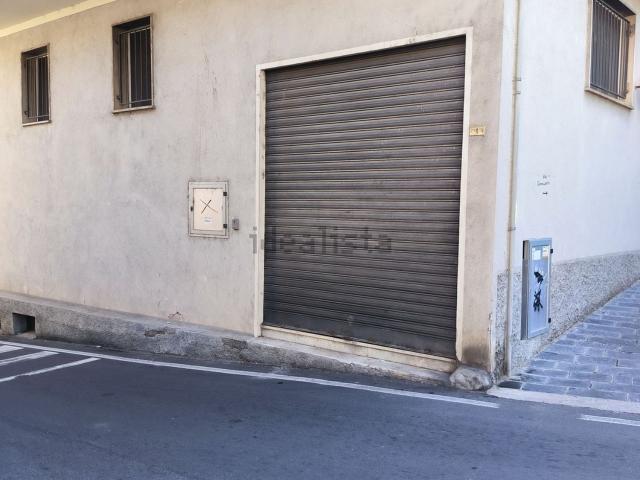 Locale in vendita di 160 m² in Via Pio XII, 1
