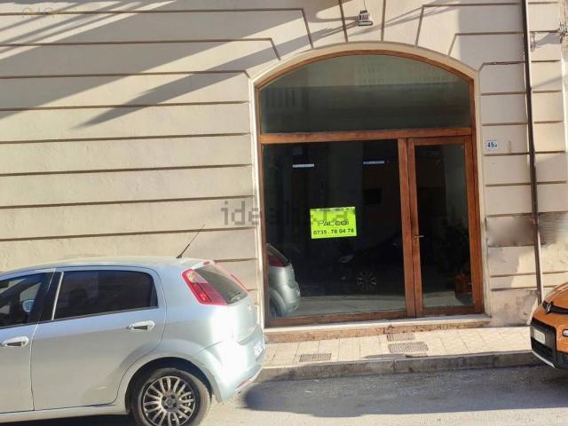 Locale in vendita di 160 m² in Via Roma, 45
