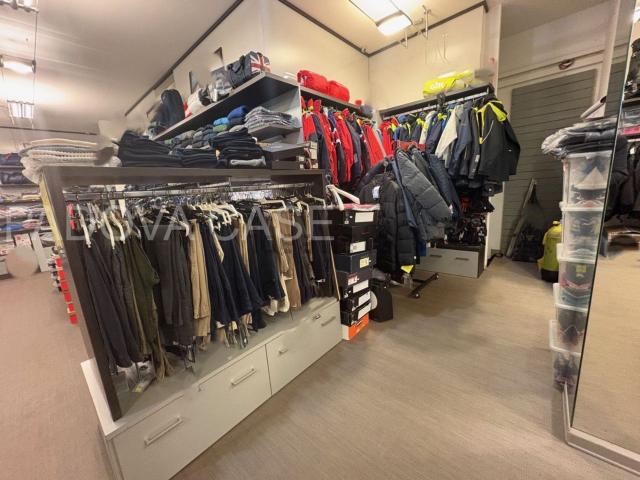Locale in vendita di 160 m² in Via Romana Aponense