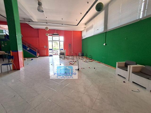 Locale in vendita di 160 m² in Via Tavani