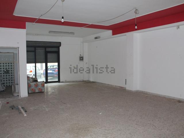 Locale in vendita di 160 m² in Via U. Foscolo, 7