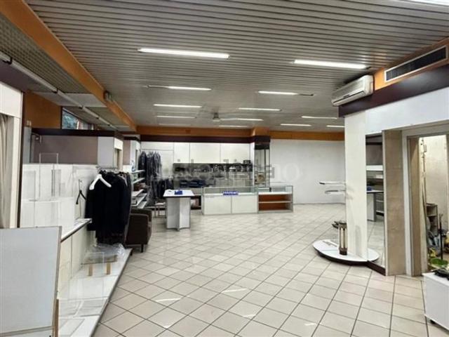 Locale in vendita di 160 m² in Viale Caduti del Lavoro