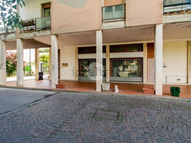 Locale in vendita di 160 m² in Piazza Fulcheria, 11