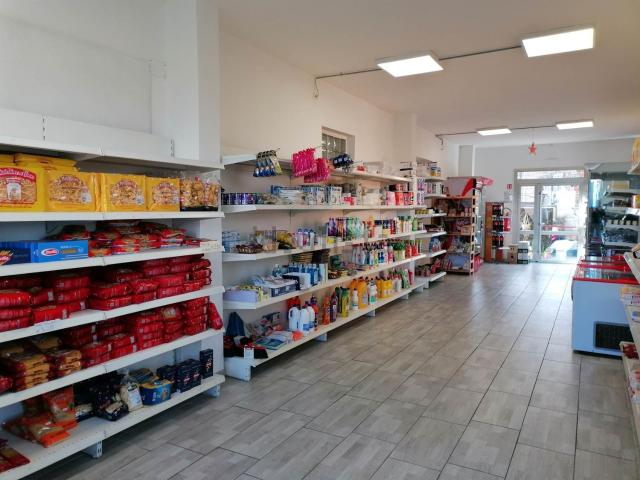 Locale in vendita di 161 m² in Via Roma
