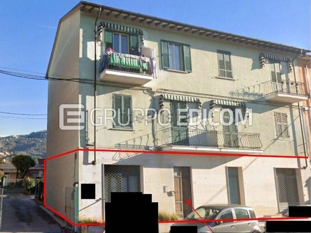 Locale in vendita di 161 m² in Piazza IV Novembre