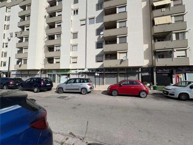 Locale in vendita di 162 m² in Via Carlo Magno, 20