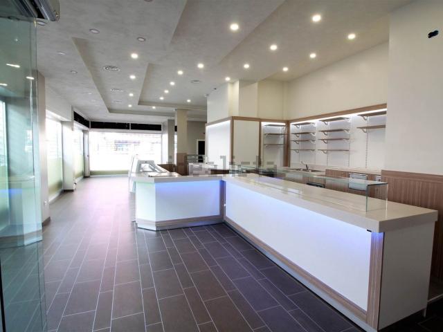 Locale in vendita di 162 m² in Via Bartolomeo Gualla, 58