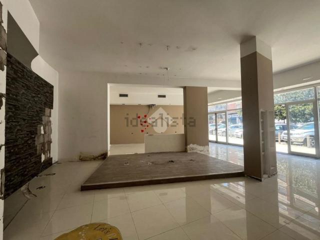 Locale in vendita di 162 m² in Via Padre Giglio, 9