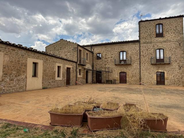 Locale in vendita di 1639 m² in Strada Comunale 5 Anime Sante