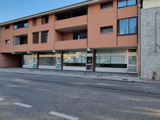Locale in vendita di 163 m² in Via B. Osoppo, 50