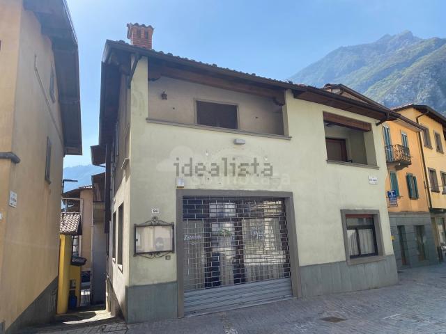 Locale in vendita di 163 m² in Via Beato Alberto, 58
