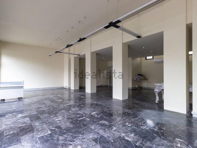 Locale in vendita di 163 m² in Via Guglielmo Oberdan, 5