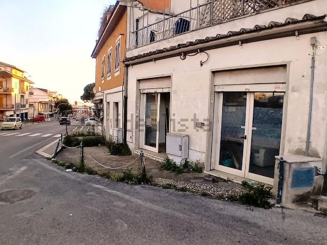 Locale in vendita di 163 m² in Via Nettunense, 272