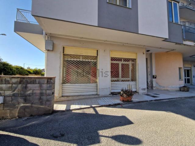 Locale in vendita di 164 m² in Via Generale Angelo Cambria, 96