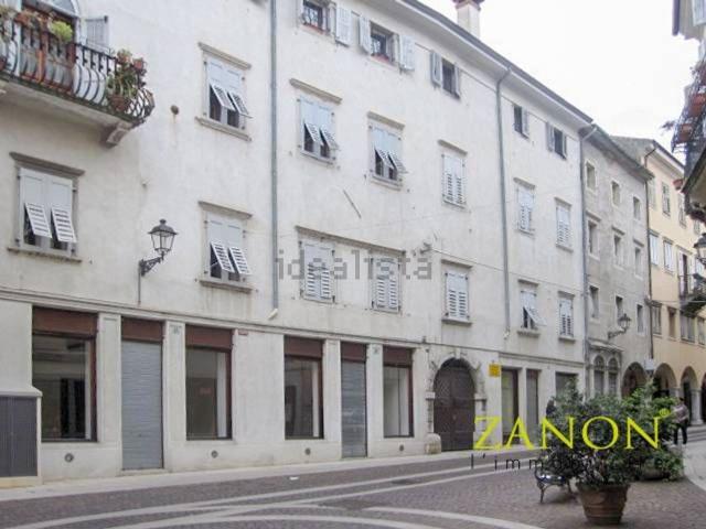 Locale in vendita di 164 m² in Via Rastello