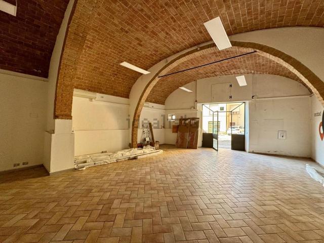 Locale in vendita di 164 m² in Piazza Don Minzoni