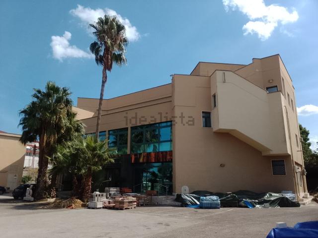 Locale in vendita di 1650 m²