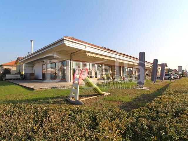 Locale in vendita di 1650 m² in Via Papa Giovanni XXIII, 49