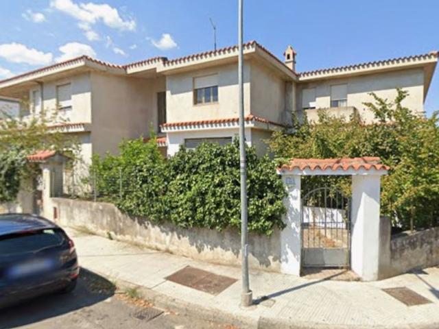 Locale in vendita di 165 m² in Via Galileo Galilei, 16