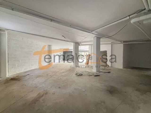 Locale in vendita di 165 m² in Via Priolo Gargallo