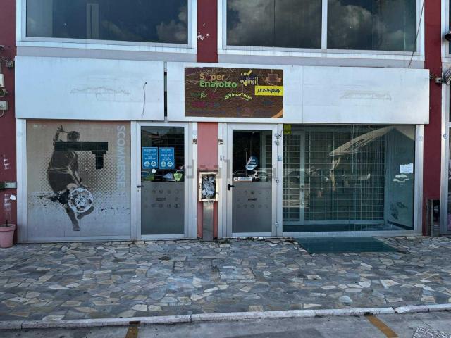 Locale in vendita di 165 m² in Viale Carlo III
