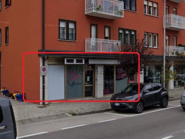 Locale in vendita di 165 m² in Viale Dolomiti, 48