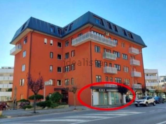 Locale in vendita di 165 m² in Viale Dolomiti