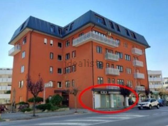 Locale in vendita di 165 m² in Viale Dolomiti, 23