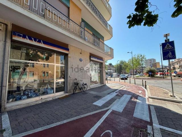 Locale in vendita di 165 m² in Viale Gabriele D&apos Annunzio, 283