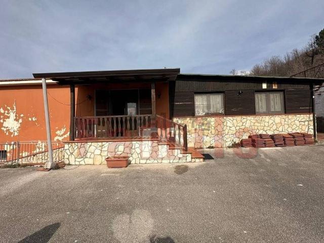 Locale in vendita di 165 m² in Località ponticello di sotto