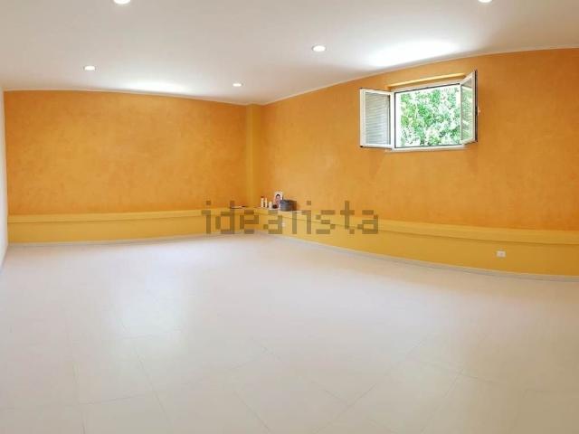Locale in vendita di 166 m² in Via Piave