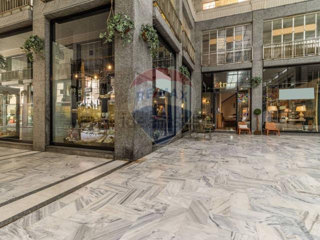 Locale in vendita di 166 m² in Via F.Nazionale, 9