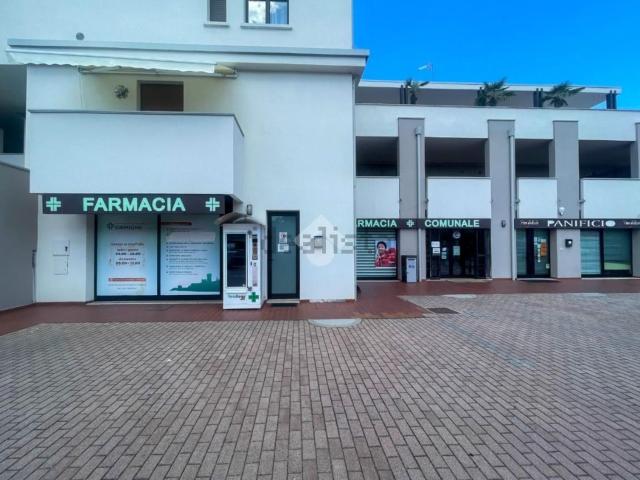 Locale in vendita di 166 m² in Via Verona, 202