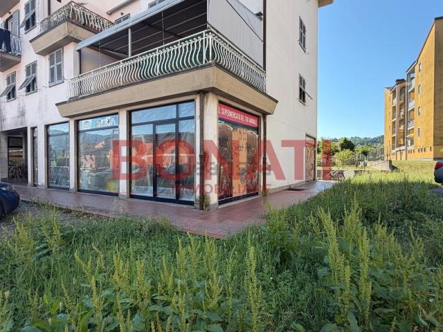 Locale in vendita di 166 m² in Piazza Giuseppe Garibaldi, 5