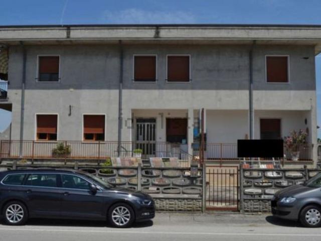 Locale in vendita di 167 m² in Via Caduti sul Lavoro, 23