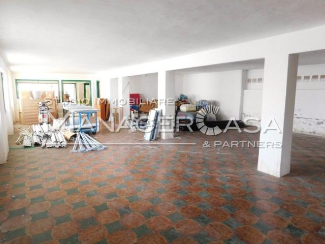 Locale in vendita di 168 m² in Via Guido Gozzano, 22