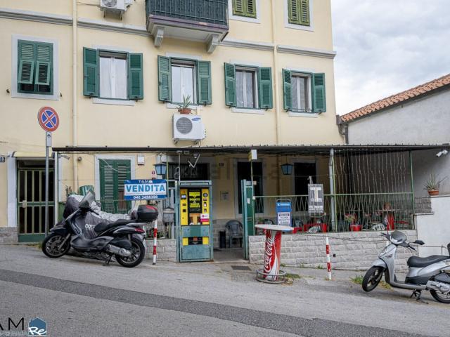 Locale in vendita di 169 m² in Via dello Scoglio, 137