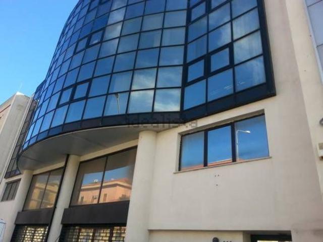 Locale in vendita di 1700 m² in Via Giuseppe la Farina, 207