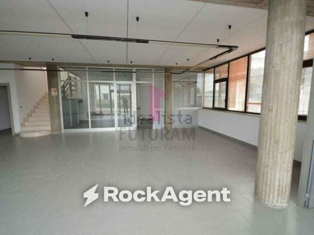 Locale in vendita di 170 m²