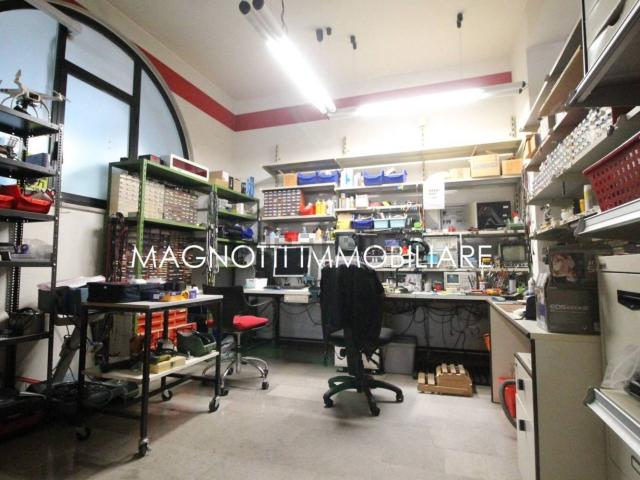Locale in vendita di 170 m² in Via Carlo Caneva