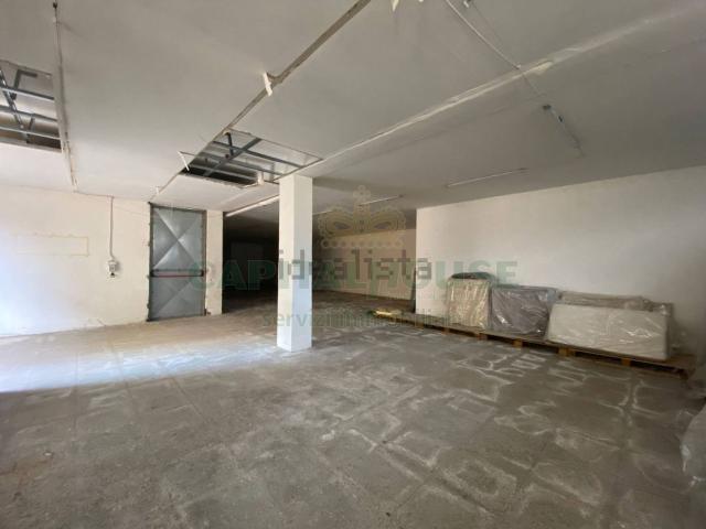 Locale in vendita di 170 m² in Via Cimitero