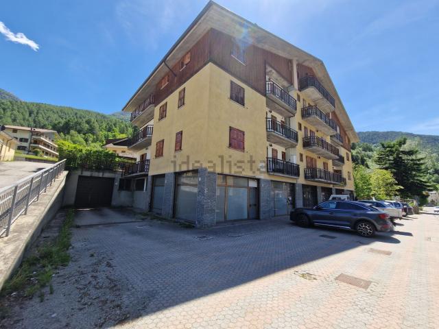 Locale in vendita di 170 m² in Via Antonio Schivardi, 78