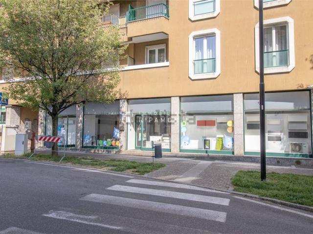 Locale in vendita di 170 m² in Via Azzone Visconti, 19