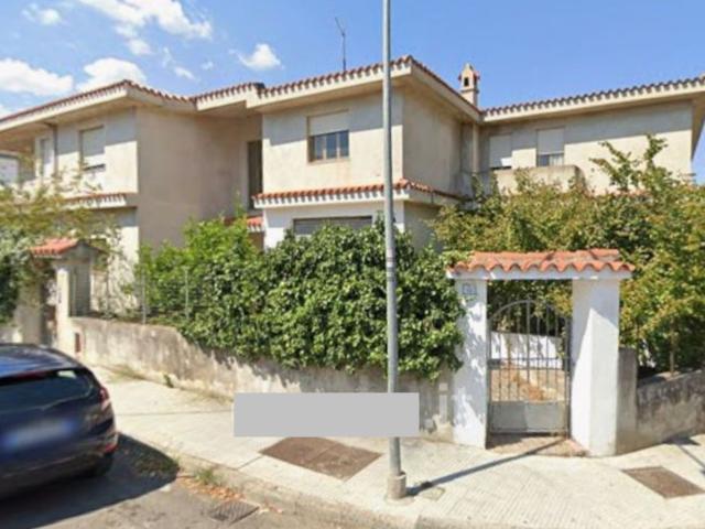 Locale in vendita di 170 m² in Via Galileo Galilei, 16