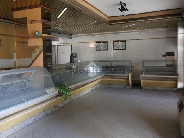 Locale in vendita di 170 m² in Via Giuseppe di Vittorio, 16