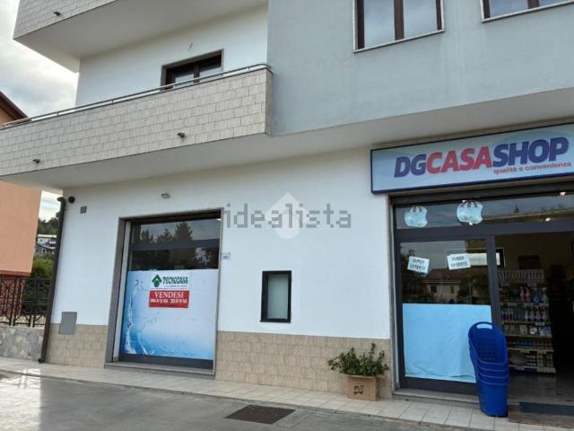 Locale in vendita di 170 m² in Via Giorgio de Chirico
